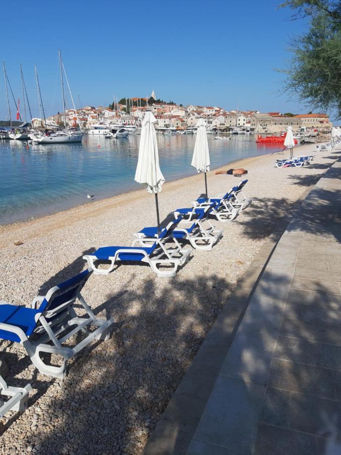 -Villa Sjor -Primosten-Apartmani- Has 2 Large Apartments And 2 Smaller Ones -Primosten Lokvice 6 Экстерьер фото