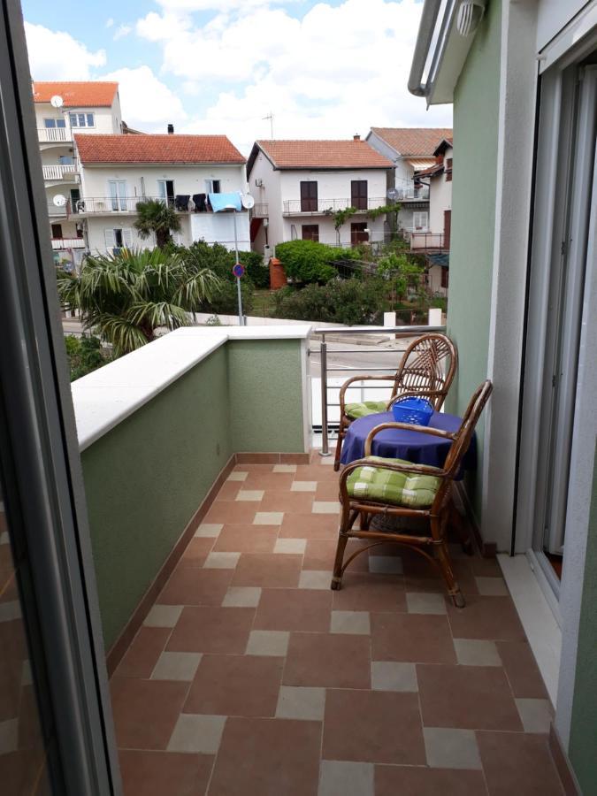 -Villa Sjor -Primosten-Apartmani- Has 2 Large Apartments And 2 Smaller Ones -Primosten Lokvice 6 Экстерьер фото