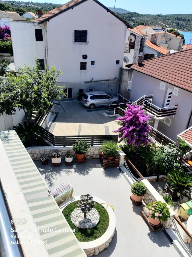 -Villa Sjor -Primosten-Apartmani- Has 2 Large Apartments And 2 Smaller Ones -Primosten Lokvice 6 Экстерьер фото