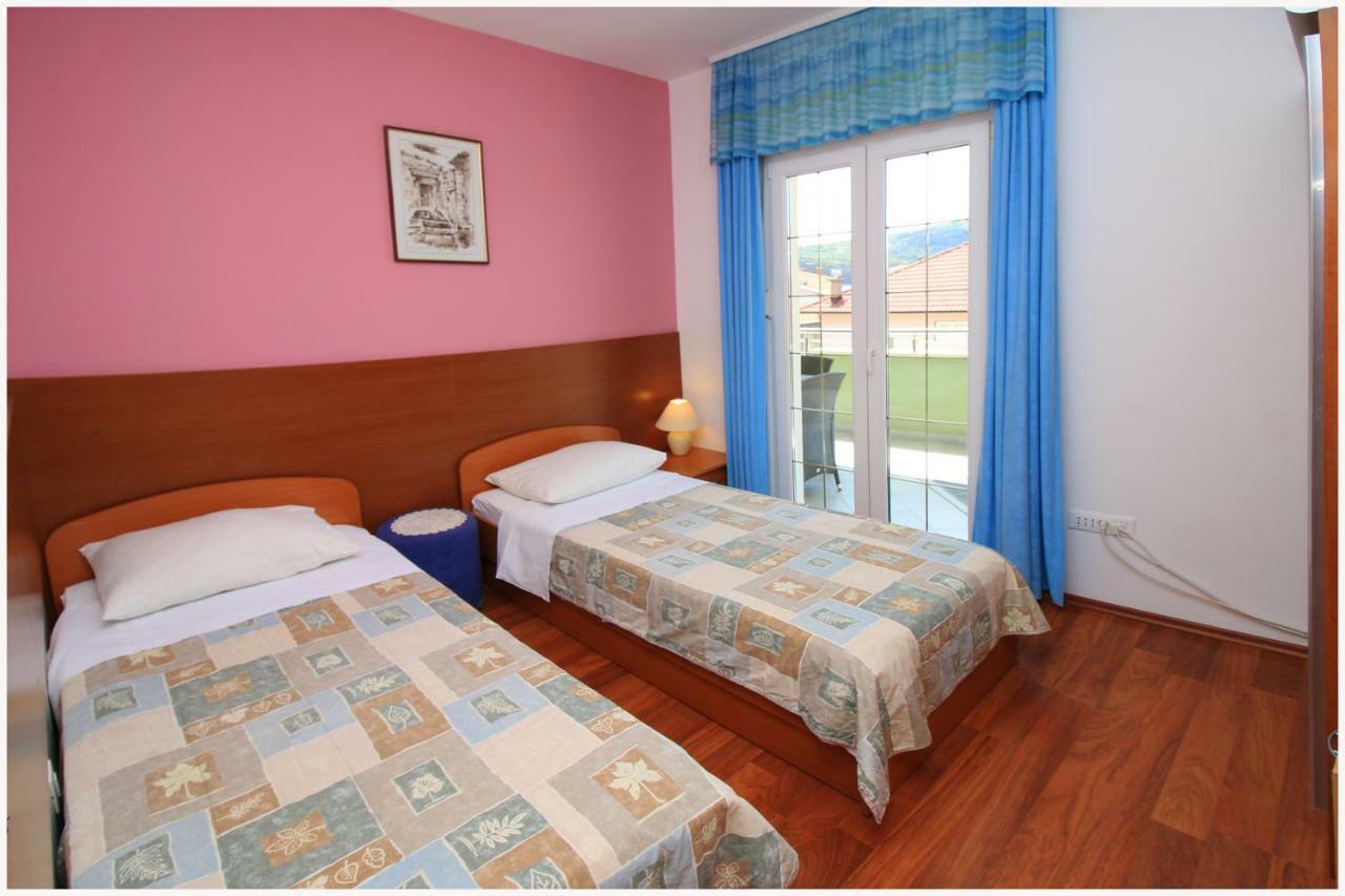 -Villa Sjor -Primosten-Apartmani- Has 2 Large Apartments And 2 Smaller Ones -Primosten Lokvice 6 Экстерьер фото