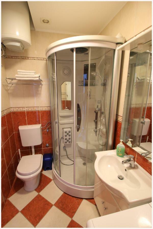 -Villa Sjor -Primosten-Apartmani- Has 2 Large Apartments And 2 Smaller Ones -Primosten Lokvice 6 Экстерьер фото