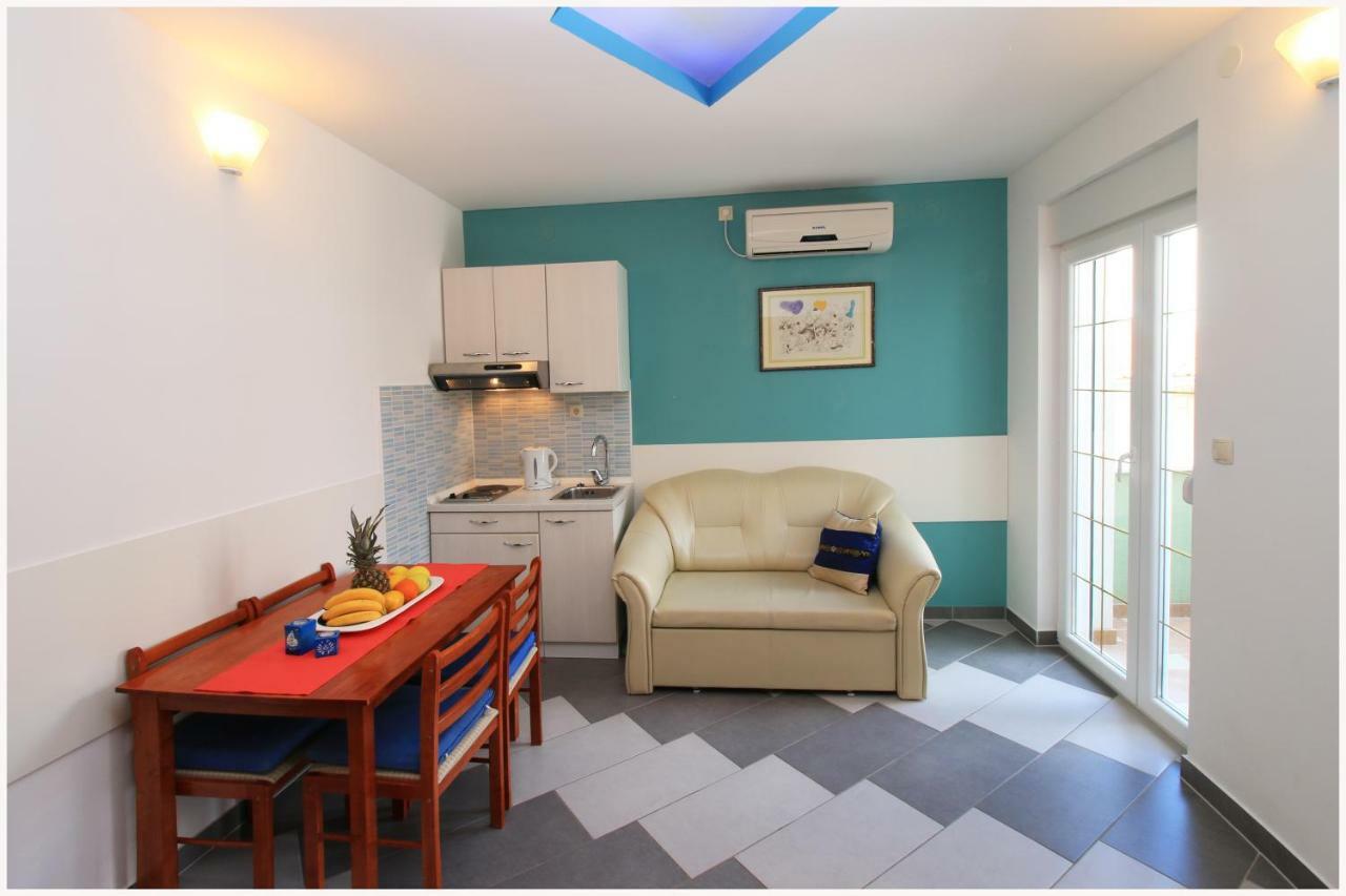 -Villa Sjor -Primosten-Apartmani- Has 2 Large Apartments And 2 Smaller Ones -Primosten Lokvice 6 Экстерьер фото